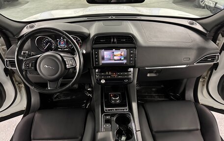 Jaguar F-Pace, 2016 год, 2 175 000 рублей, 16 фотография