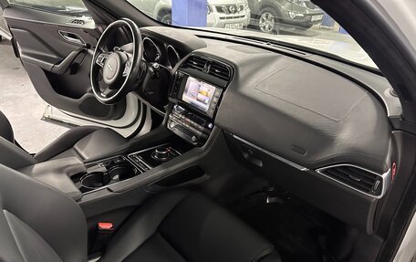 Jaguar F-Pace, 2016 год, 2 175 000 рублей, 17 фотография