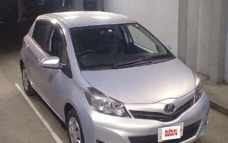Toyota Vitz, 2014 год, 915 000 рублей, 2 фотография