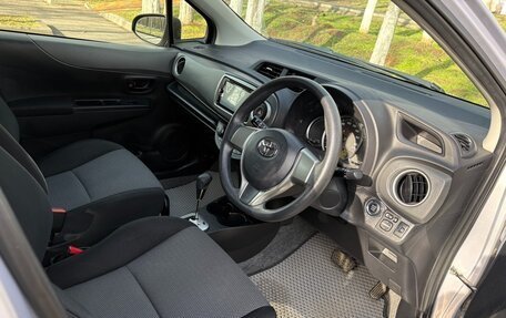 Toyota Vitz, 2014 год, 915 000 рублей, 10 фотография