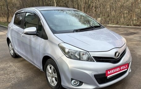 Toyota Vitz, 2014 год, 915 000 рублей, 3 фотография
