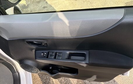 Toyota Vitz, 2014 год, 915 000 рублей, 13 фотография