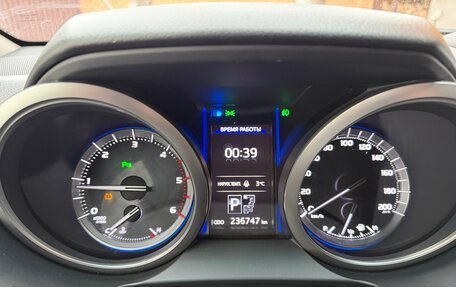 Toyota Land Cruiser Prado 150 рестайлинг 2, 2014 год, 3 400 000 рублей, 13 фотография