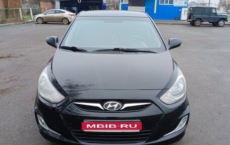 Hyundai Solaris II рестайлинг, 2012 год, 700 000 рублей, 3 фотография