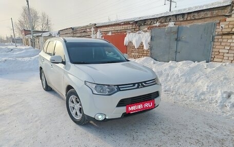 Mitsubishi Outlander III рестайлинг 3, 2013 год, 1 550 000 рублей, 3 фотография
