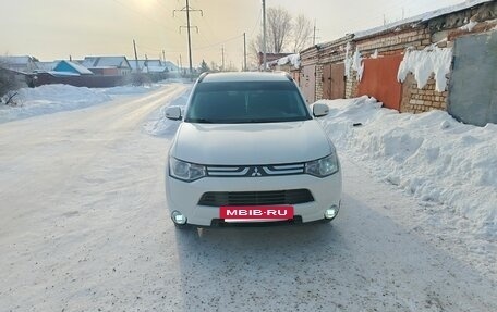 Mitsubishi Outlander III рестайлинг 3, 2013 год, 1 550 000 рублей, 2 фотография
