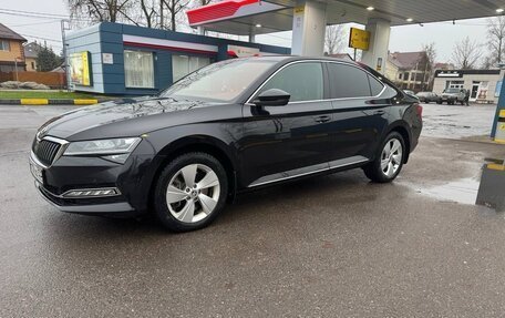 Skoda Superb III рестайлинг, 2020 год, 2 305 000 рублей, 2 фотография