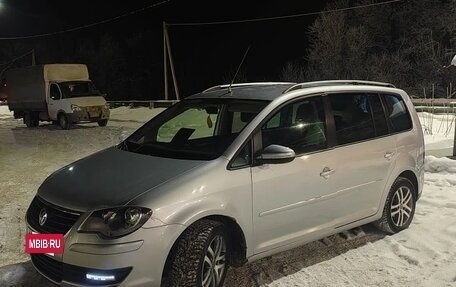 Volkswagen Touran III, 2009 год, 690 000 рублей, 2 фотография