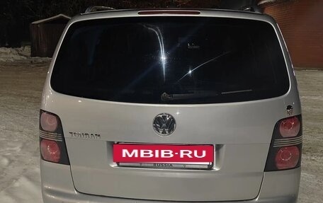 Volkswagen Touran III, 2009 год, 690 000 рублей, 4 фотография