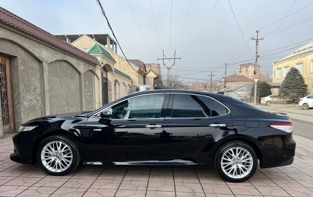 Toyota Camry, 2020 год, 3 300 000 рублей, 2 фотография