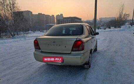 Toyota Platz, 2001 год, 320 000 рублей, 2 фотография