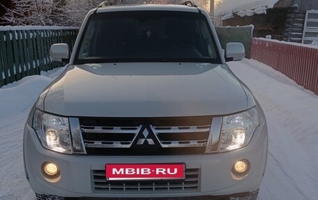 Mitsubishi Pajero IV, 2013 год, 1 850 000 рублей, 2 фотография