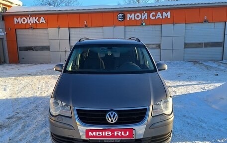 Volkswagen Touran III, 2008 год, 700 000 рублей, 2 фотография