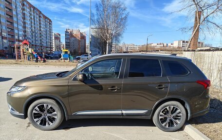 Mitsubishi Outlander III рестайлинг 3, 2017 год, 2 200 000 рублей, 4 фотография