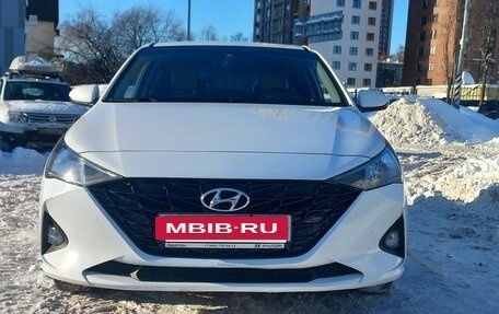 Hyundai Solaris II рестайлинг, 2021 год, 1 795 000 рублей, 2 фотография