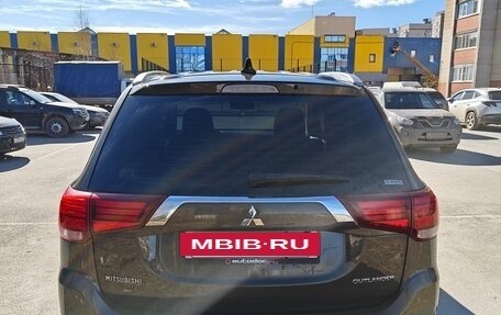 Mitsubishi Outlander III рестайлинг 3, 2017 год, 2 200 000 рублей, 3 фотография