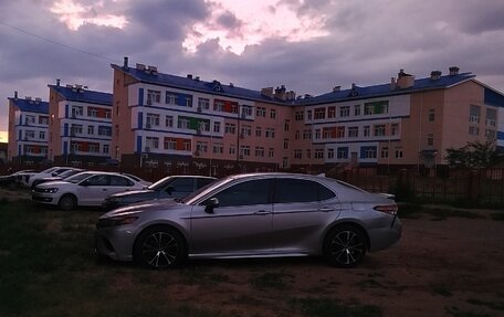 Toyota Camry, 2018 год, 2 175 000 рублей, 3 фотография