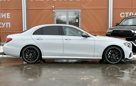 Mercedes-Benz E-Класс, 2018 год, 1 990 000 рублей, 4 фотография