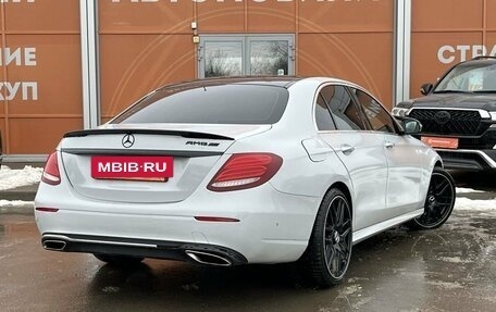 Mercedes-Benz E-Класс, 2018 год, 1 990 000 рублей, 5 фотография