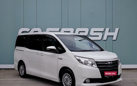 Toyota Noah III, 2015 год, 1 739 000 рублей, 1 фотография