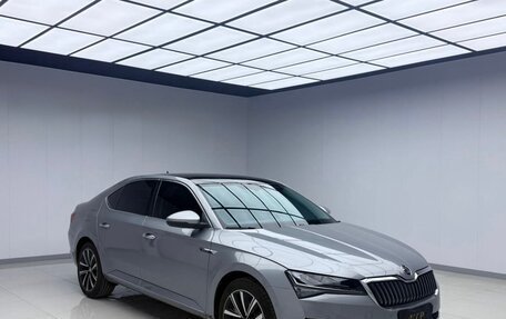 Skoda Superb III рестайлинг, 2025 год, 2 700 000 рублей, 2 фотография