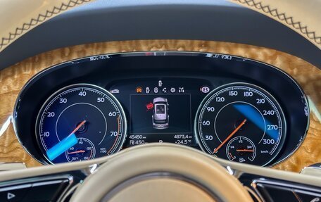 Bentley Bentayga I, 2016 год, 12 900 000 рублей, 18 фотография