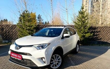 Toyota RAV4, 2017 год, 1 915 000 рублей, 1 фотография