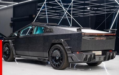 Tesla Cybertruck, 2025 год, 34 000 000 рублей, 3 фотография