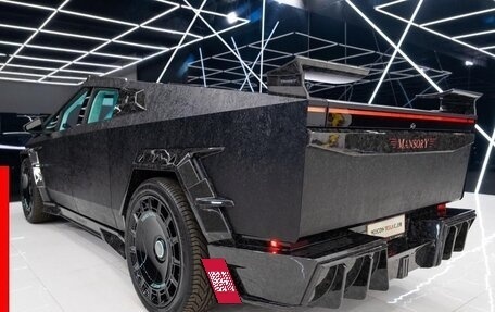 Tesla Cybertruck, 2025 год, 34 000 000 рублей, 4 фотография