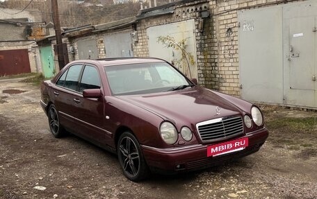 Mercedes-Benz E-Класс, 1997 год, 550 000 рублей, 2 фотография