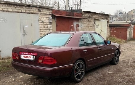 Mercedes-Benz E-Класс, 1997 год, 550 000 рублей, 8 фотография
