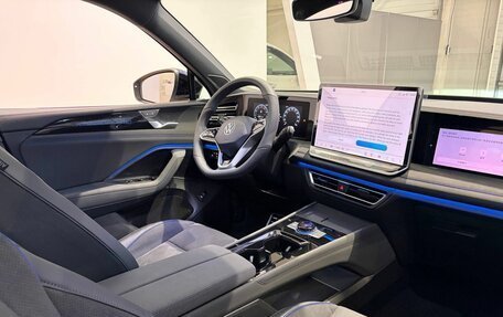 Volkswagen Tiguan, 2025 год, 5 199 000 рублей, 9 фотография