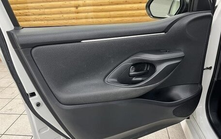 Toyota Yaris, 2022 год, 700 888 рублей, 9 фотография