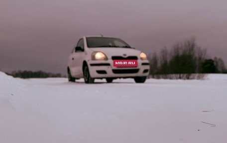 Toyota Vitz, 2002 год, 310 000 рублей, 2 фотография