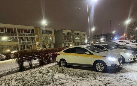 Hyundai Solaris II рестайлинг, 2017 год, 700 000 рублей, 4 фотография