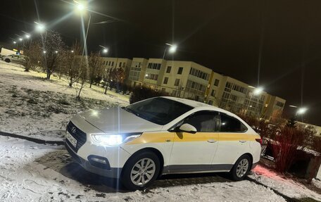 Hyundai Solaris II рестайлинг, 2017 год, 700 000 рублей, 3 фотография