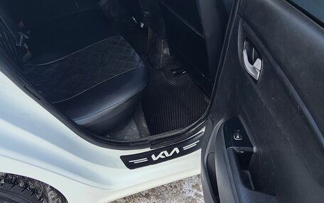 KIA Rio IV, 2017 год, 899 000 рублей, 8 фотография