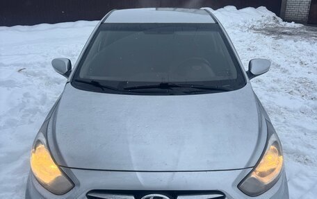 Hyundai Solaris II рестайлинг, 2012 год, 385 000 рублей, 2 фотография