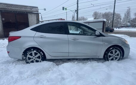 Hyundai Solaris II рестайлинг, 2012 год, 385 000 рублей, 4 фотография