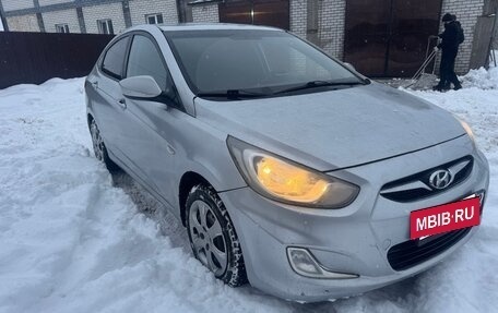 Hyundai Solaris II рестайлинг, 2012 год, 385 000 рублей, 3 фотография