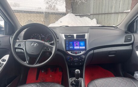 Hyundai Solaris II рестайлинг, 2012 год, 385 000 рублей, 9 фотография