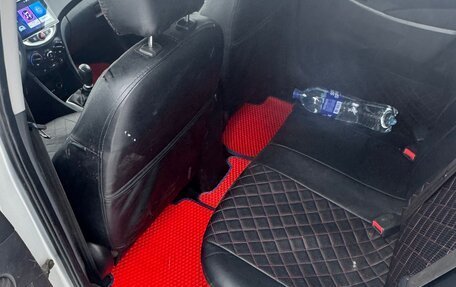 Hyundai Solaris II рестайлинг, 2012 год, 385 000 рублей, 10 фотография