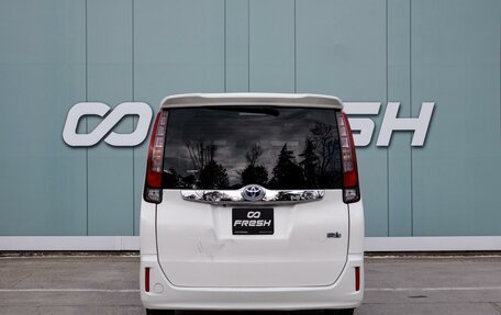 Toyota Noah III, 2015 год, 1 739 000 рублей, 4 фотография