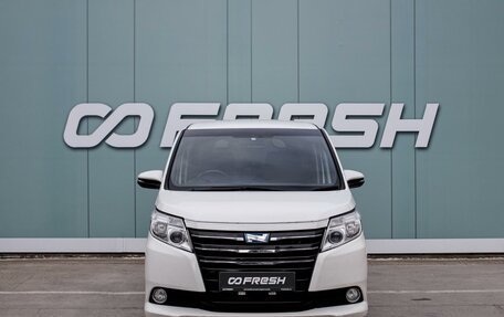 Toyota Noah III, 2015 год, 1 739 000 рублей, 3 фотография