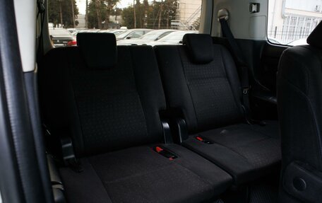 Toyota Noah III, 2015 год, 1 739 000 рублей, 12 фотография