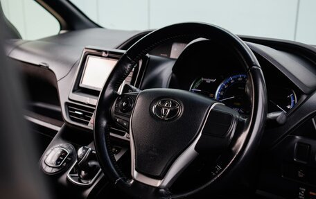 Toyota Noah III, 2015 год, 1 739 000 рублей, 14 фотография