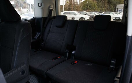 Toyota Noah III, 2015 год, 1 739 000 рублей, 9 фотография