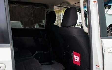 Toyota Noah III, 2015 год, 1 739 000 рублей, 13 фотография