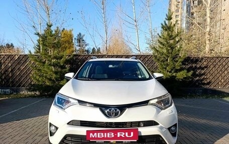 Toyota RAV4, 2017 год, 1 915 000 рублей, 2 фотография