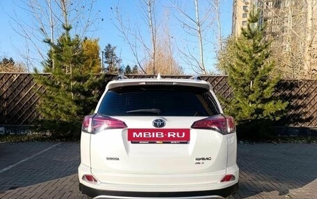 Toyota RAV4, 2017 год, 1 915 000 рублей, 6 фотография